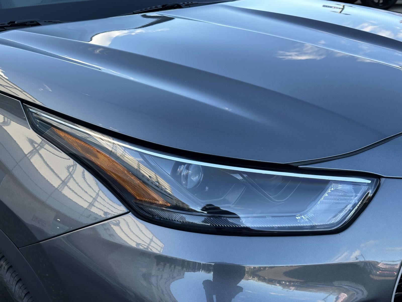 used 2022 Toyota Highlander car, priced at $35,755