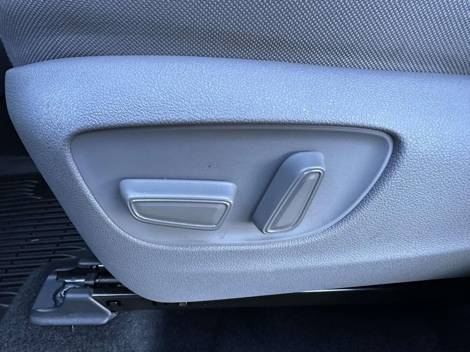 used 2022 Toyota Highlander car, priced at $35,755