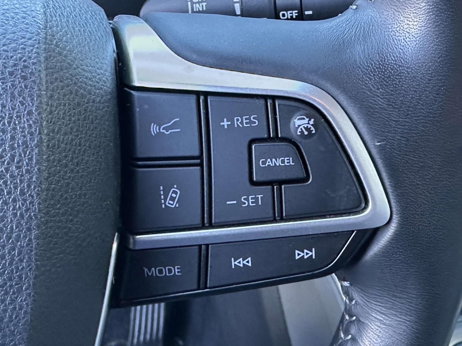 used 2022 Toyota Highlander car, priced at $35,755