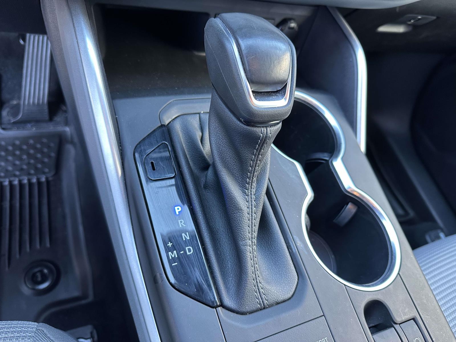 used 2022 Toyota Highlander car, priced at $35,755