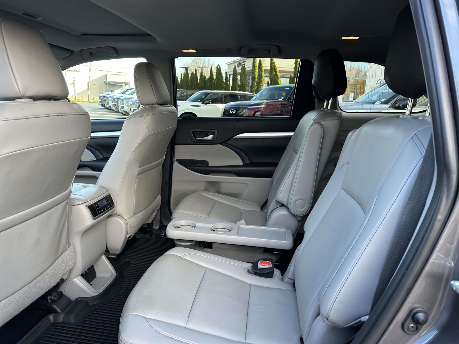 used 2019 Toyota Highlander car, priced at $25,232