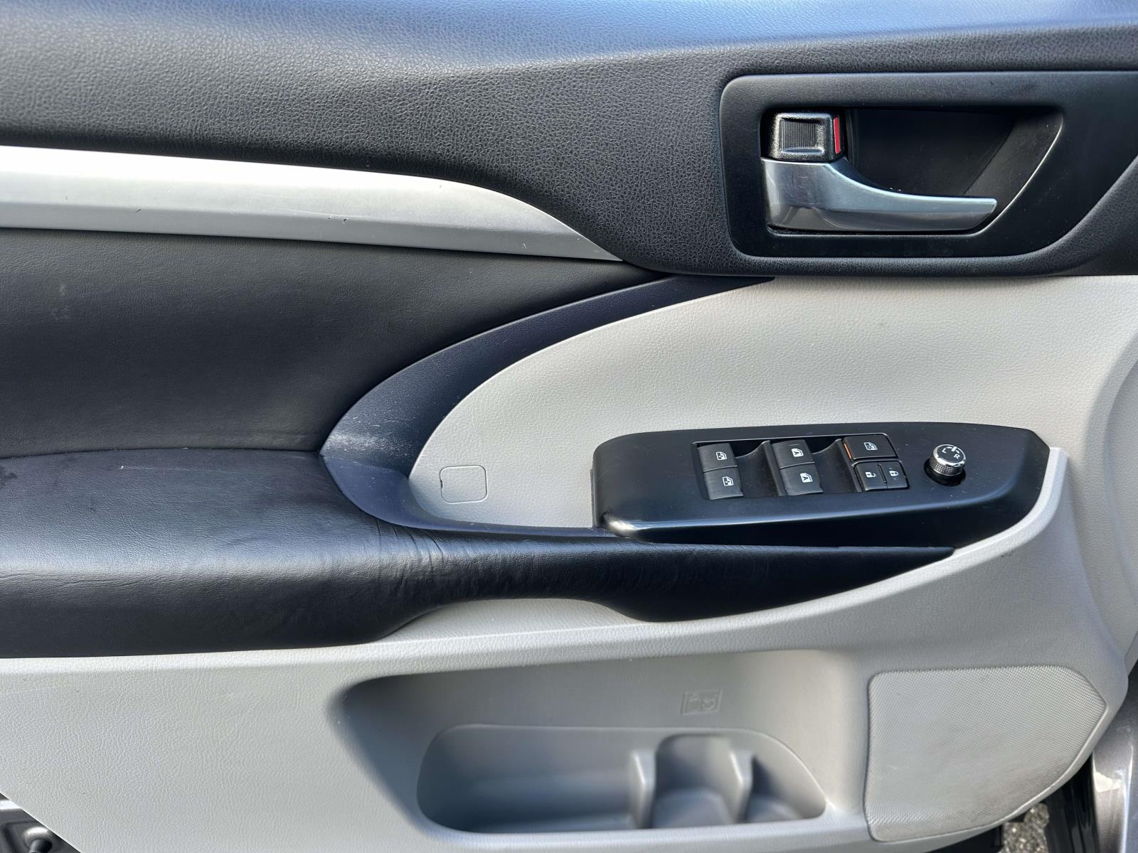 used 2019 Toyota Highlander car, priced at $25,232